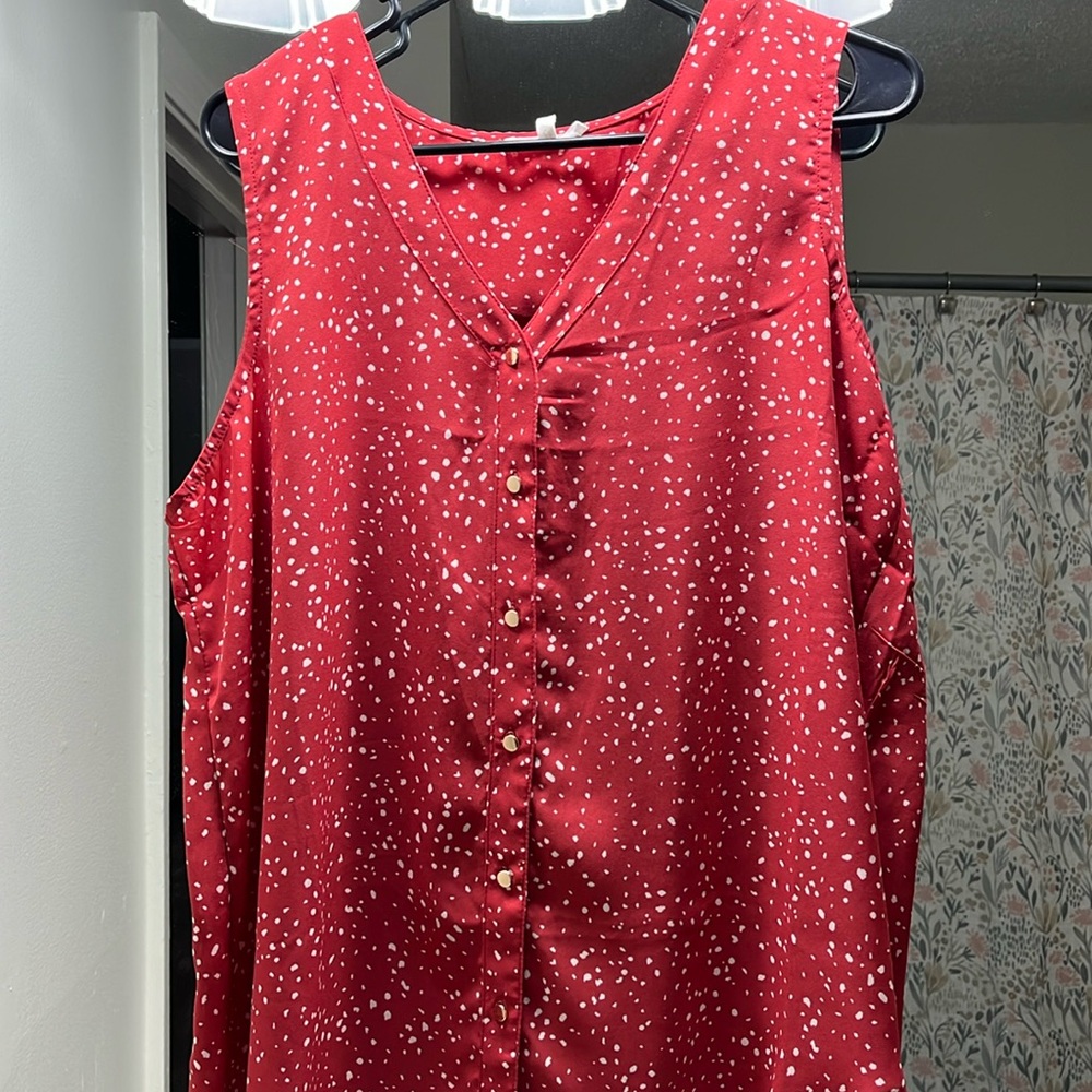 Woman’s sleeveless dress shirt XL Maurice’s